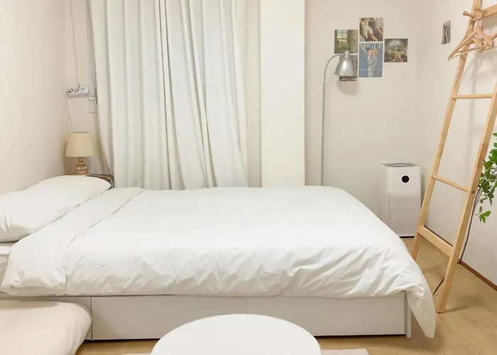 3 Minute Walk From Sindaebang Station Subway Station, Hongdae 20 Minutes #joy House *