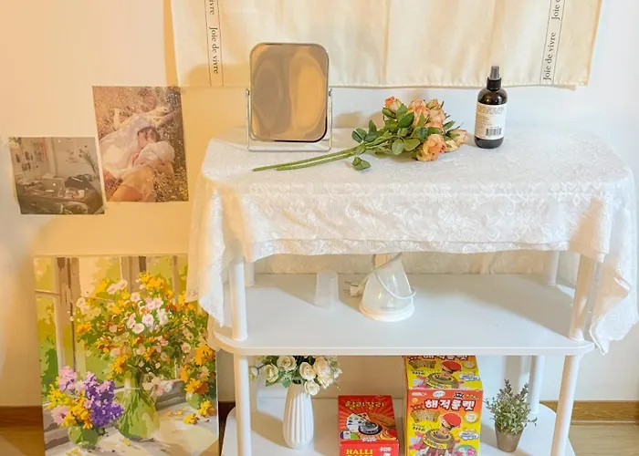 3 Minute Walk From Sindaebang Station Subway Station, Hongdae 20 Minutes #joy House