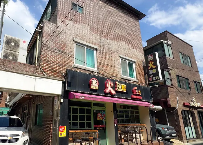 3 Minute Walk From Sindaebang Station Subway Station, Hongdae 20 Minutes #joy House